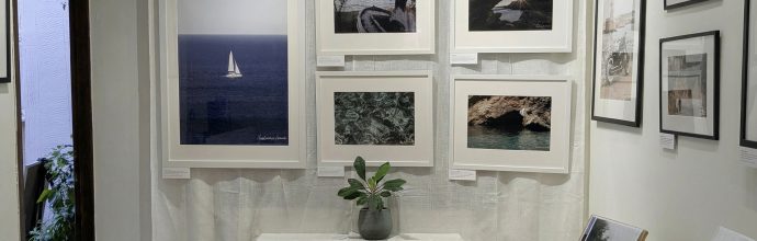 photo gallery wall with hanging frames